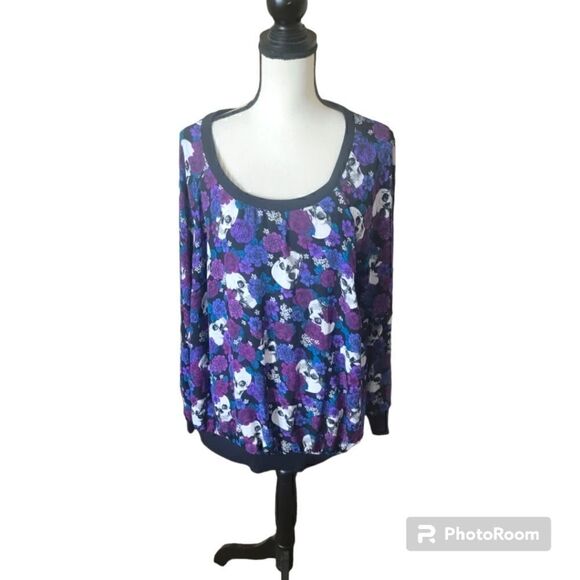 Torrid Long Sleeved Top with Skull Graphics. Size 2. - Picture 1 of 7